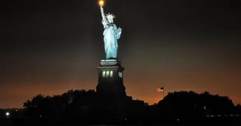 Statue of Liberty Lightning